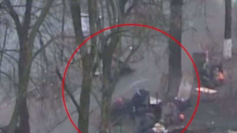 Нови КАДРИ 18+ от разстрелите на Майдана в Киев през 2014 година! Става ли ясно кой изби хората? 