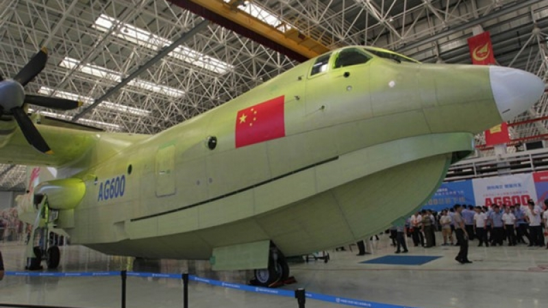 Китай смая света с това летящо чудовище, най-голямото на земното кълбо! (СНИМКИ/ВИДЕО)