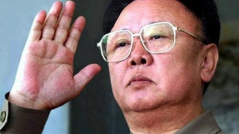 Северна Корея празнува рождения ден на бившия лидер Ким Чен Ир (ВИДЕО)
