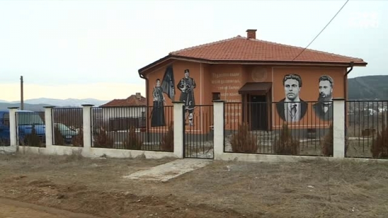 Това е истински родолюбец! Вижте какво направи българин с къщата си! (ВИДЕО)
