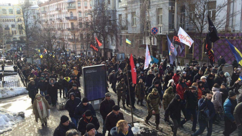 Иде ли втори Майдан? В Киев стотици се вдигнаха на протест, има пострадали! (СНИМКИ/ВИДЕО)