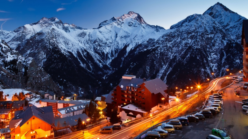 Операция „Страж”: Тежковъоръжени ченгета пазят скиорите по скъпите курорти в Алпите