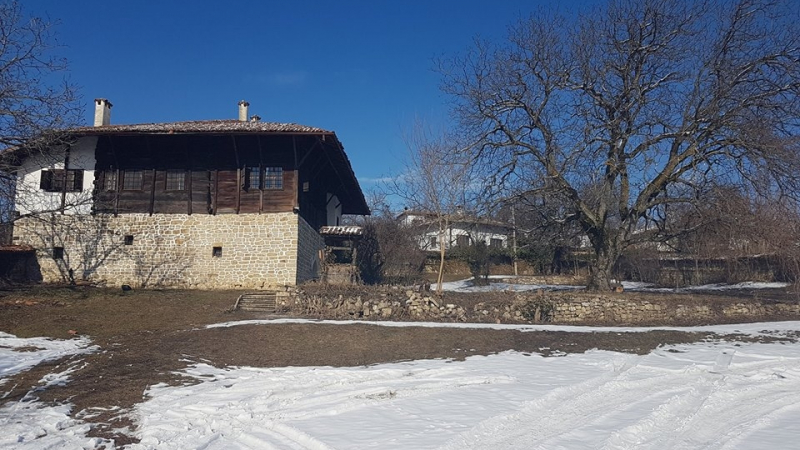 За Гинес: Къщата, в която снимали „Крадецът на праскови” – на 300 години и още става за живеене