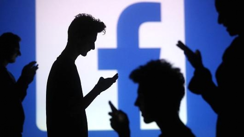 "Фейсбук" ще слага линкове и към други социални мрежи