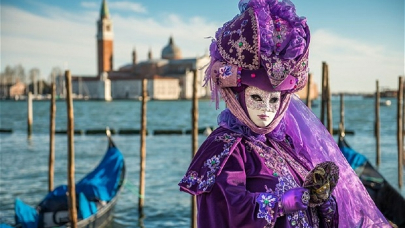Маските се свалят на карнавала във Венеция