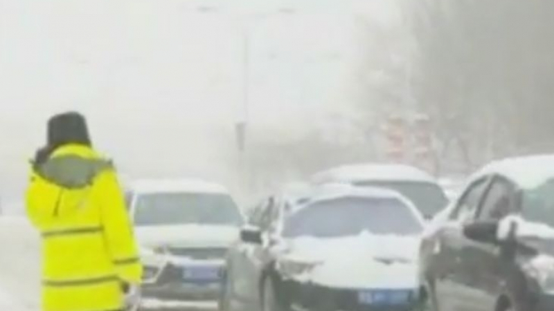 В Китай разбраха що е люта зима (ВИДЕО)