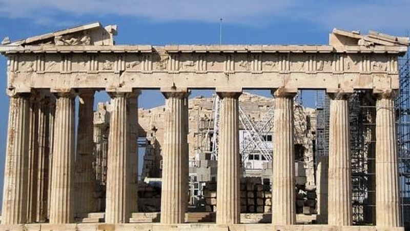 Разходите на туристите в Гърция са достигнали 15-годишно дъно през изминалата година