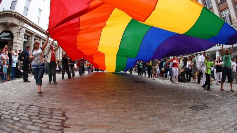 Взривяващ анализ: Хомосексуалисти на тихия фронт
