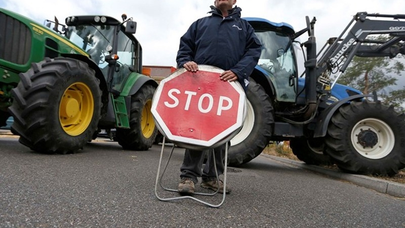 Френските фермери се надяват Марин льо Пен да ги освободи от „усмирителната риза“ на ЕС