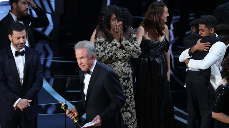 Райън Гослинг се кикоти, интернет се счупи от смях на гърба на Оскарите (СНИМКИ)