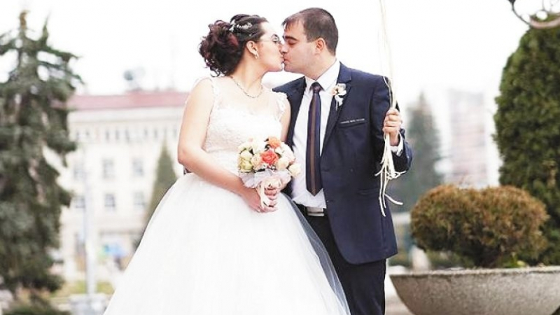 Младежкият лидер на БСП в Перник вдигна пищна сватба (СНИМКИ)