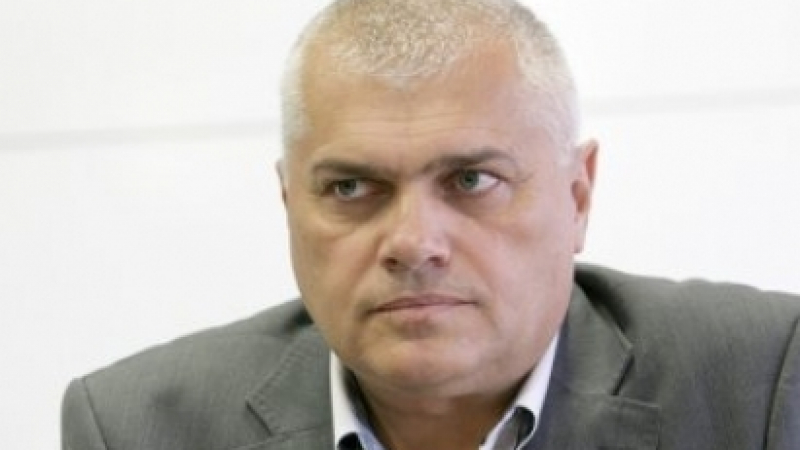 Валентин Радев: Президентът да спре безумната смяна на началника на отбраната 
