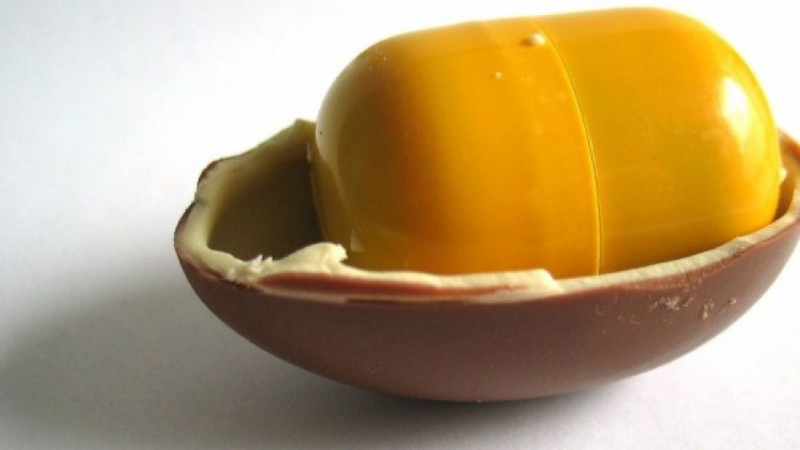 Замисляли ли сте се защо яйцето на Kinder Surprise е жълто?