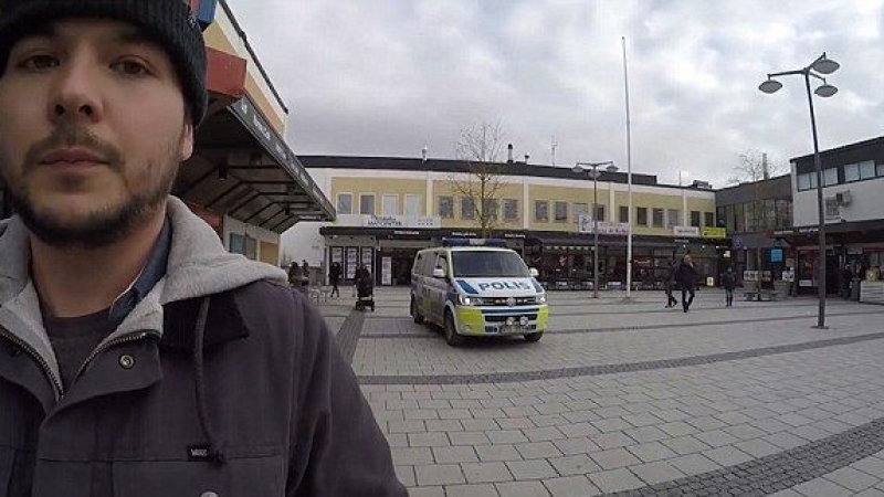 Мигранти в Стокхолм щяха да видят сметката на US-журналист, който не повярва на Тръмп, че в Швеция е опасно (СНИМКИ/ВИДЕО)