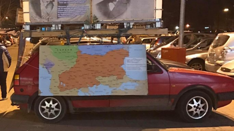 Това ли е най-патриотичната кола в София? (СНИМКА)