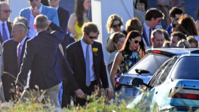 Щракнаха принц Хари и гаджето му Меган на екзотична сватба (СНИМКИ)