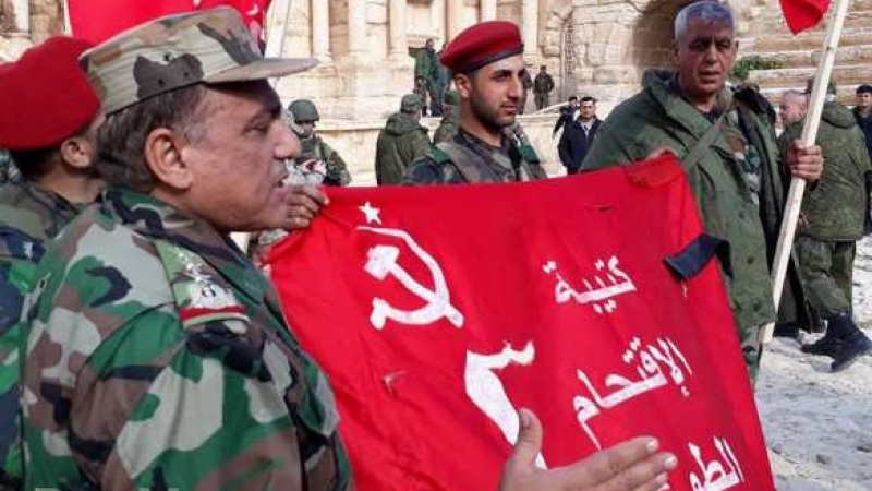 Палмира празнува свободата с парад на сирийските войски и на руската авиация (СНИМКИ/ВИДЕО) 