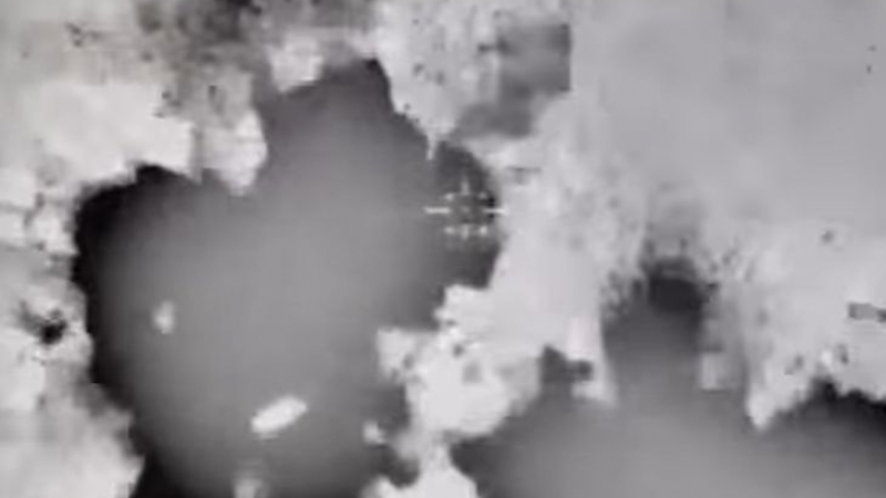 Руски Су-24 нанесе двоен удар по лагер на „Джебхат на Нусра” в Сирия (ВИДЕО)
