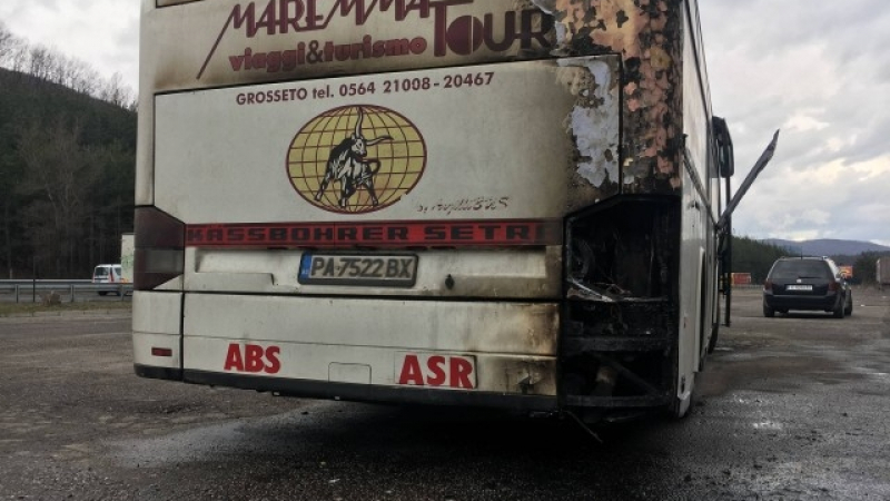 Огнен ужас! Автобус с пътници пламна в тунела на АМ „Тракия” (СНИМКИ)