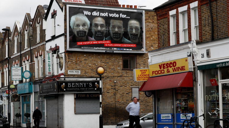 Заляха Великобритания с билбордове срещу Брекзит