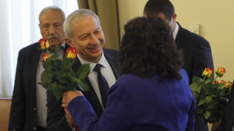 И Министерски съвет празнува 8 март, ето какви цветя подари Герджиков (СНИМКИ)