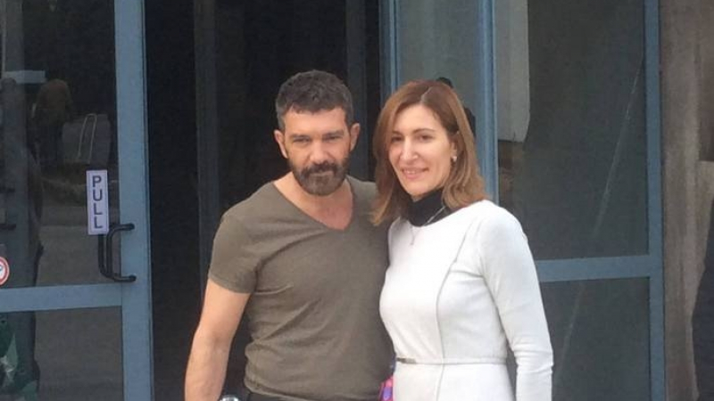 Няма лъжа: Ангелкова и Бандерас оглеждат заедно къща! Актьорът се мести да живее в българско градче