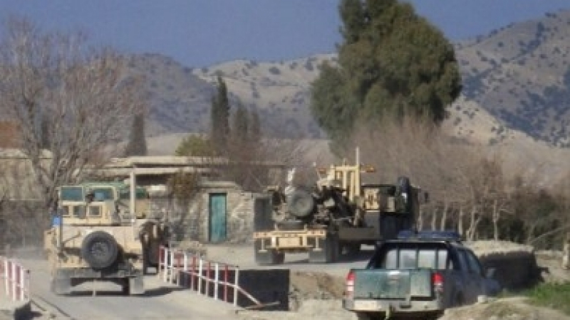 Терористи атакуваха военно летище в Афганистан, ето какво се случва