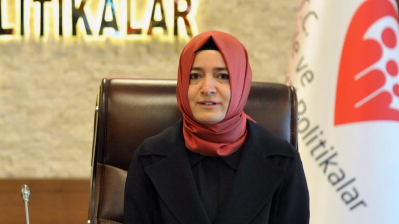 Турският социален министър заяви, че е била спряна на 30 м от сградата на консулството в Ротердам
