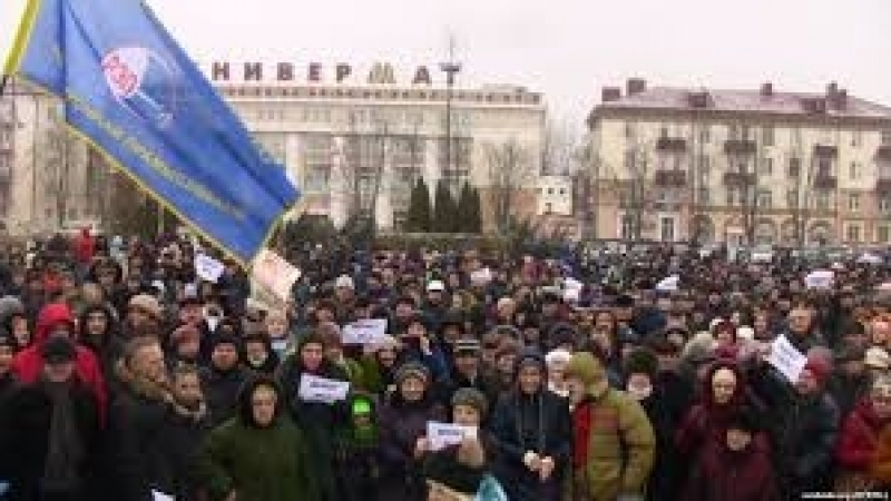 Стотици протестираха в град Пинск, Беларус, срещу данък за безработните