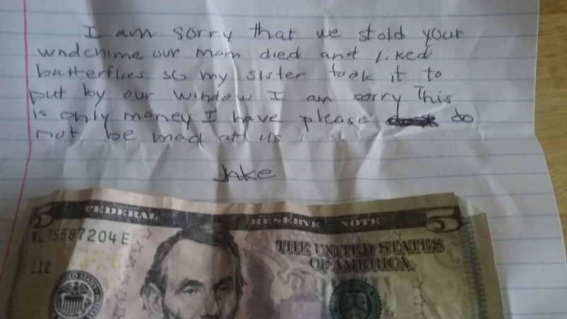 5-годишно момченце разплака всички с бележката, която написа до една непозната жена