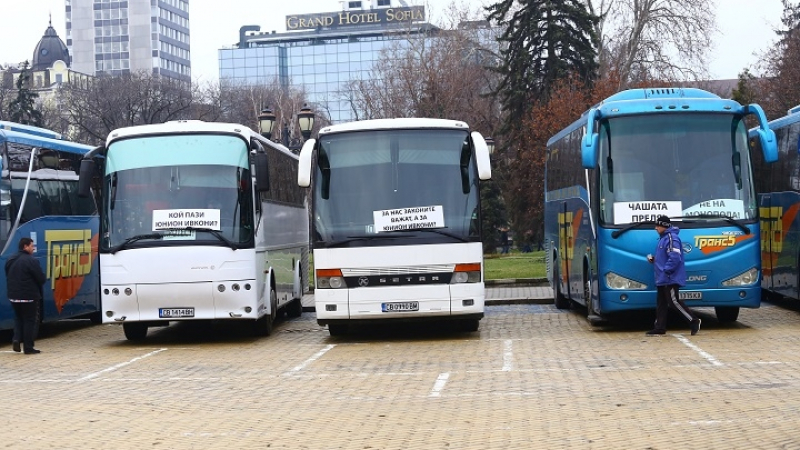 Превозвачи на протест срещу директора на ОП „Организация и контрол на транспорта“ в Пловдив 