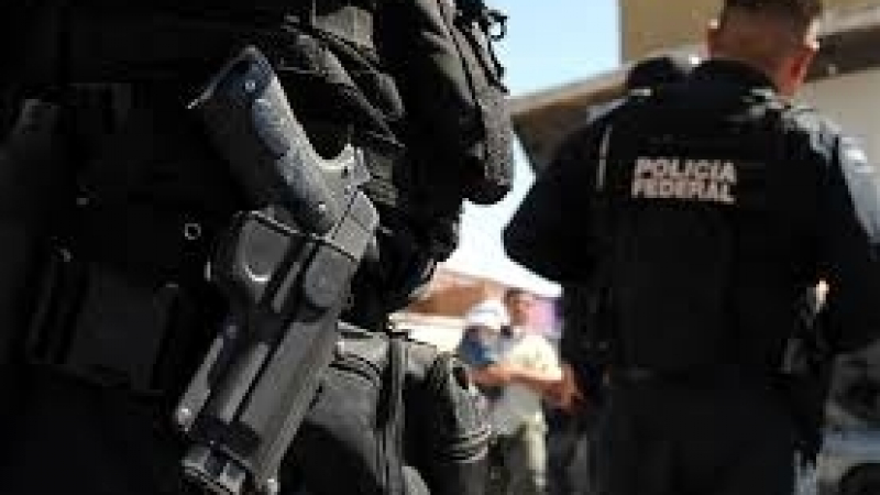 Нечувано! Арестуваха цялата полиция в мексикански град