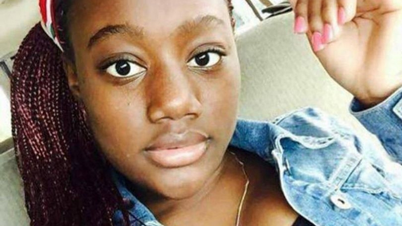 Трагедия: 14-годишно момиче се самоуби пред очите на майка си след 3-часов лайф във Фейсбук (СНИМКИ)