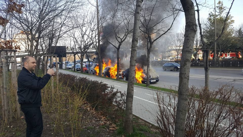 Собственик на една от колите-факли на бул. „България” се разминал на косъм с пламъците (НОВИ СНИМКИ/ВИДЕО)