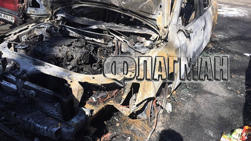 Огнена вендета! 5 коли пламнаха като факли в бургаския ж.к. „Лазур” (СНИМКИ)