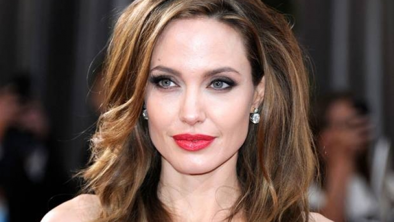Анджелина Джоли се замеси в страшен скандал, може да загуби едно от децата