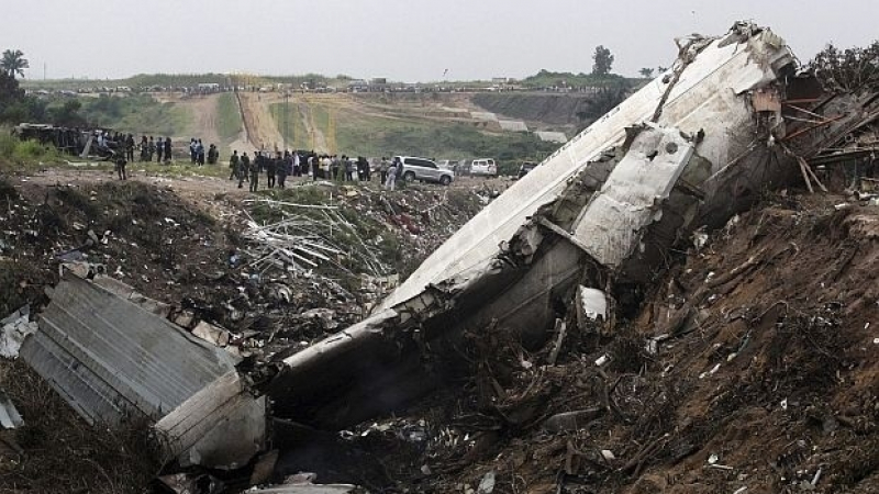 Ужасна трагедия: Самолет с 44 души на борда се разби! Всички са загинали? (СНИМКА)