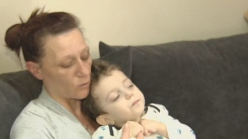 Потресаващо! Малкият Младен остана инвалид след ваксина и операция 