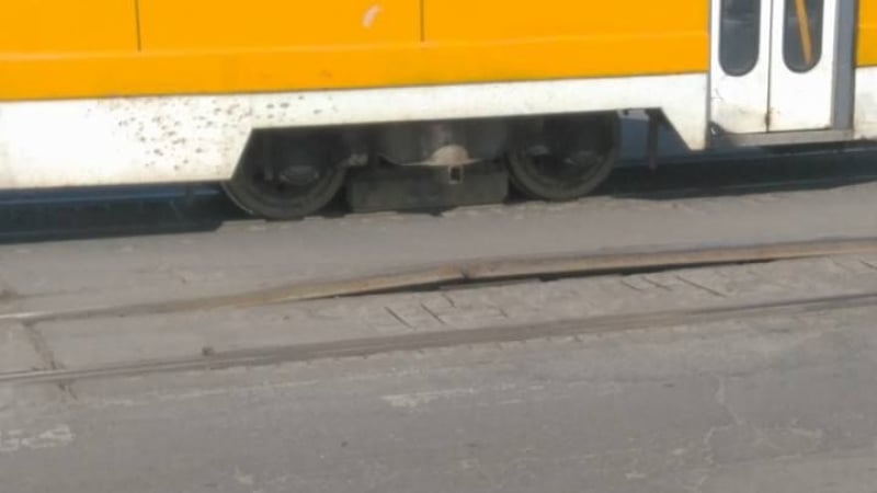 Счупена релса на трамвай застрашава животи в София (СНИМКИ)