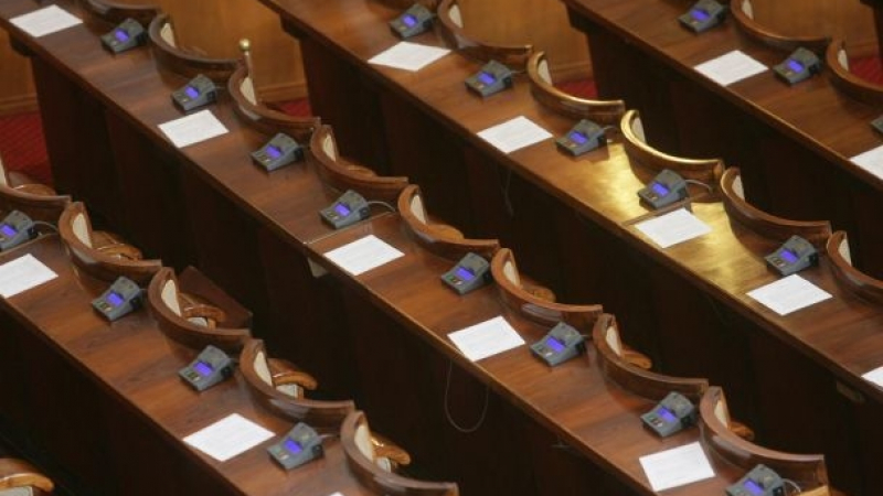 Новият парламент трябва да приеме спешно 17 законопроекта