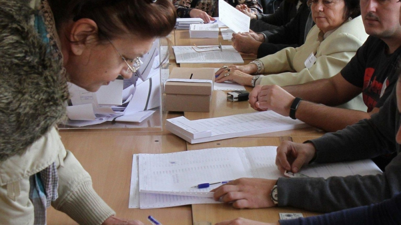 В Кърджали член на секционна комисия не се яви в началото на изборния ден