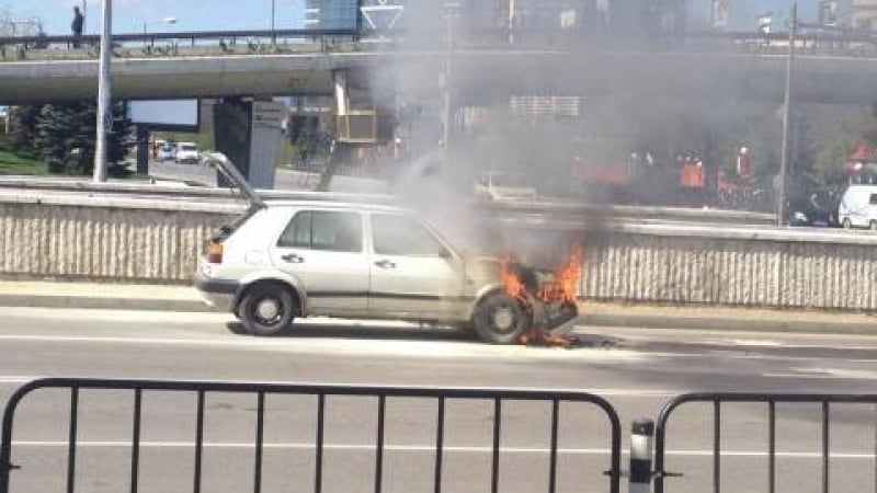 Отново горя кола до Моста на влюбените (ВИДЕО)