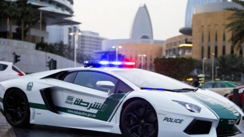 Най-бързата полицейска кола в света достига скорост от 407 км/ч (СНИМКИ)