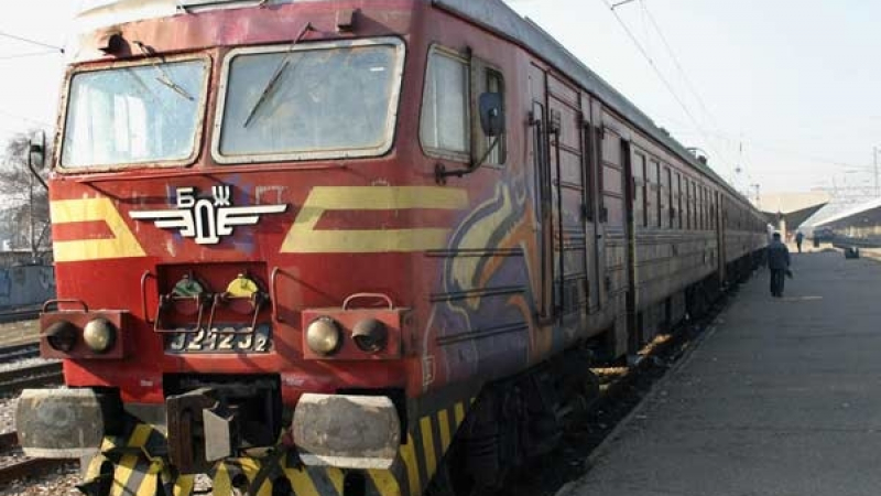 Влак блъсна мъж край Пловдив, две са версиите за зловещия инцидент