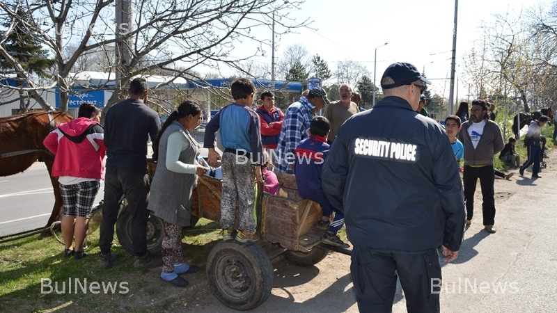 Роми блокираха път, искат да пребият кмета на Враца (ВИДЕО)