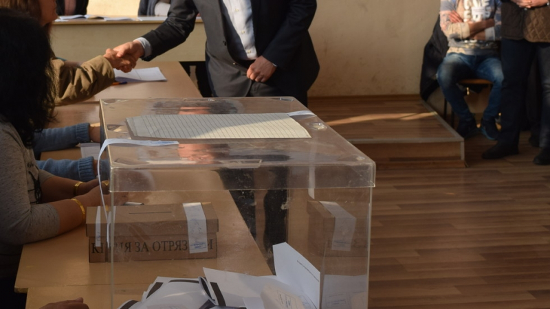 Напрежение в Кърджали заради изборните туристи