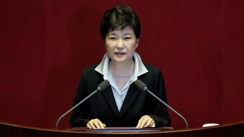Знаков арест в Южна Корея: Белезници щракнаха на ръцете на бившия президент