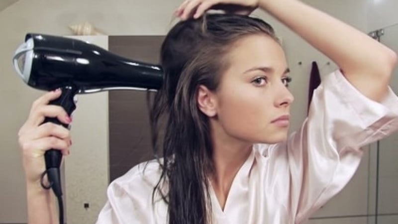 Шокиращо: Това ще се случи с косата ви, ако не я миете с шампоан един месец СНИМКИ