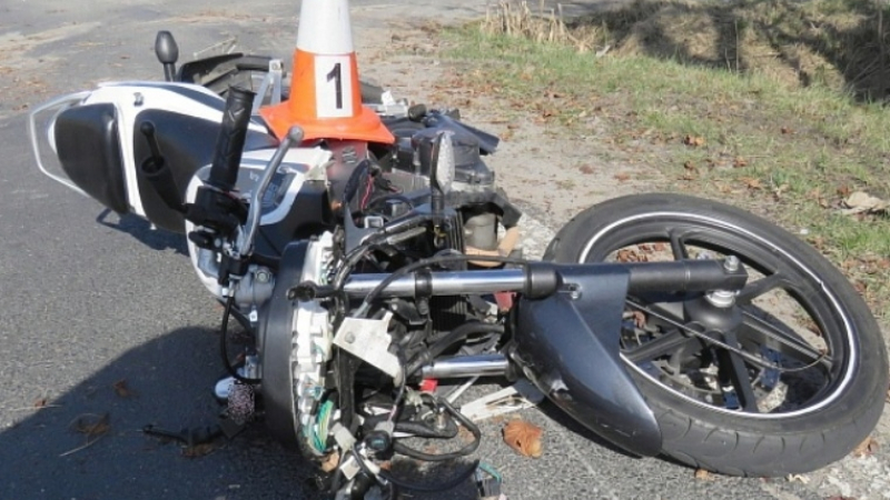 Публикуваха за назидание кошмарно ВИДЕО (18+) как моторист умира в ръцете на пожарникари 