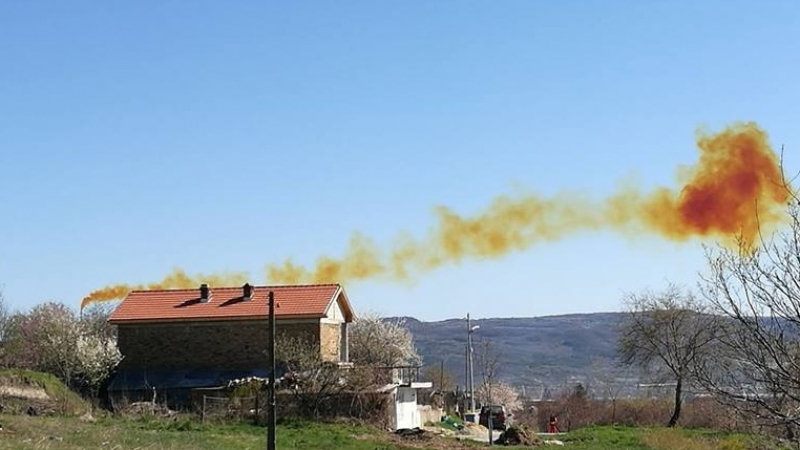 Химически завод в Девня избълва отровни газове в атмосферата